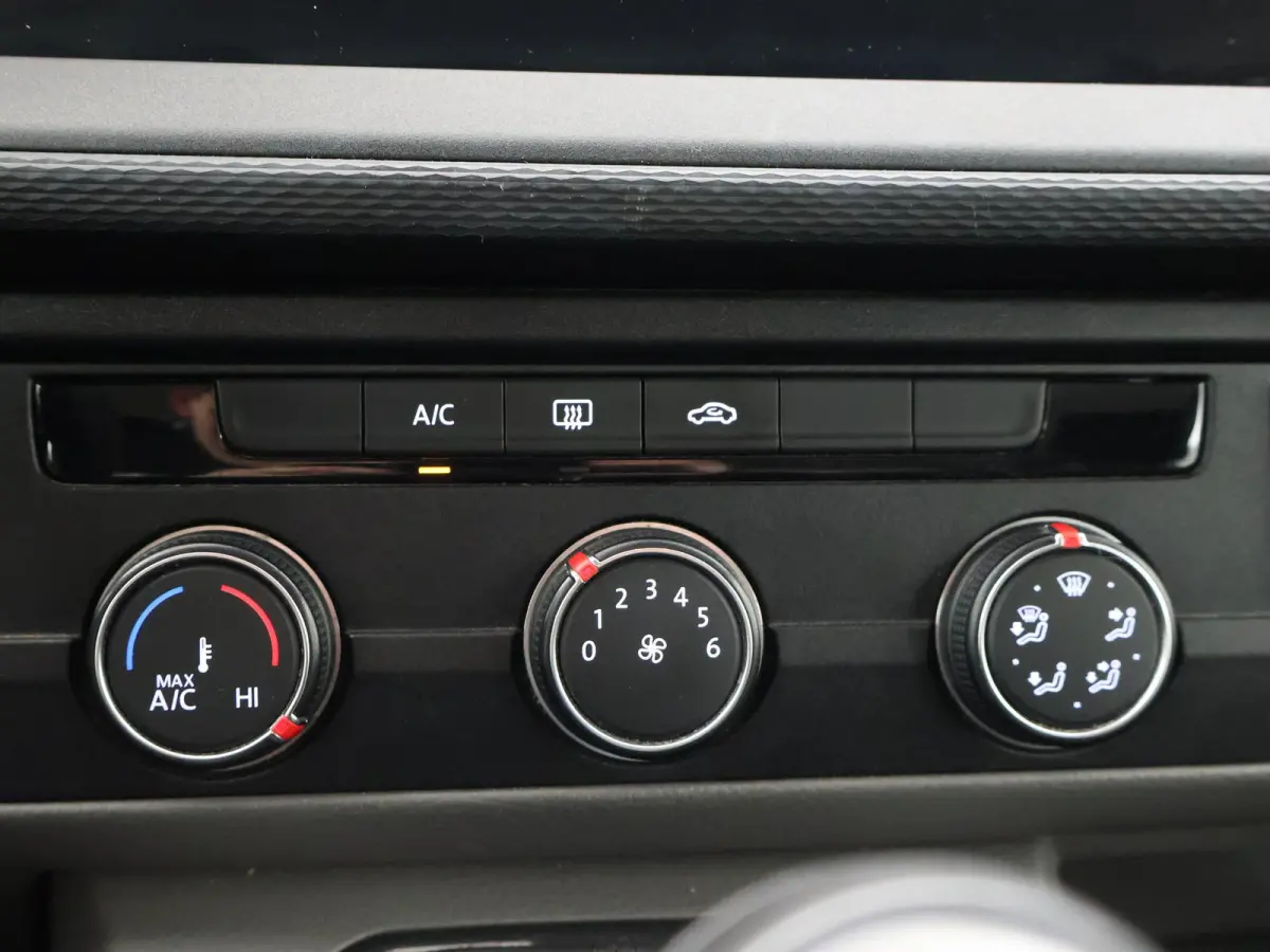 T6.1 2.0 TDI 150 PK L2H1 DUBBEL CABINE + CARPLAY | TREKHAAK 2500 KG | MOJAVE BEIGE