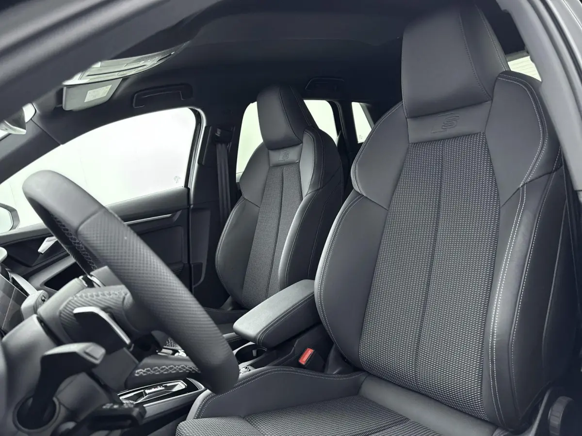 40 TFSI e S edition | Navigatie | 19 Inch Velgen | Stoelverwarming | Camera | Parkeersensoren |