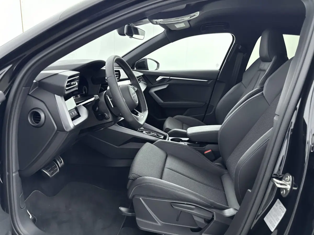 40 TFSI e S edition | Navigatie | 19 Inch Velgen | Stoelverwarming | Camera | Parkeersensoren |