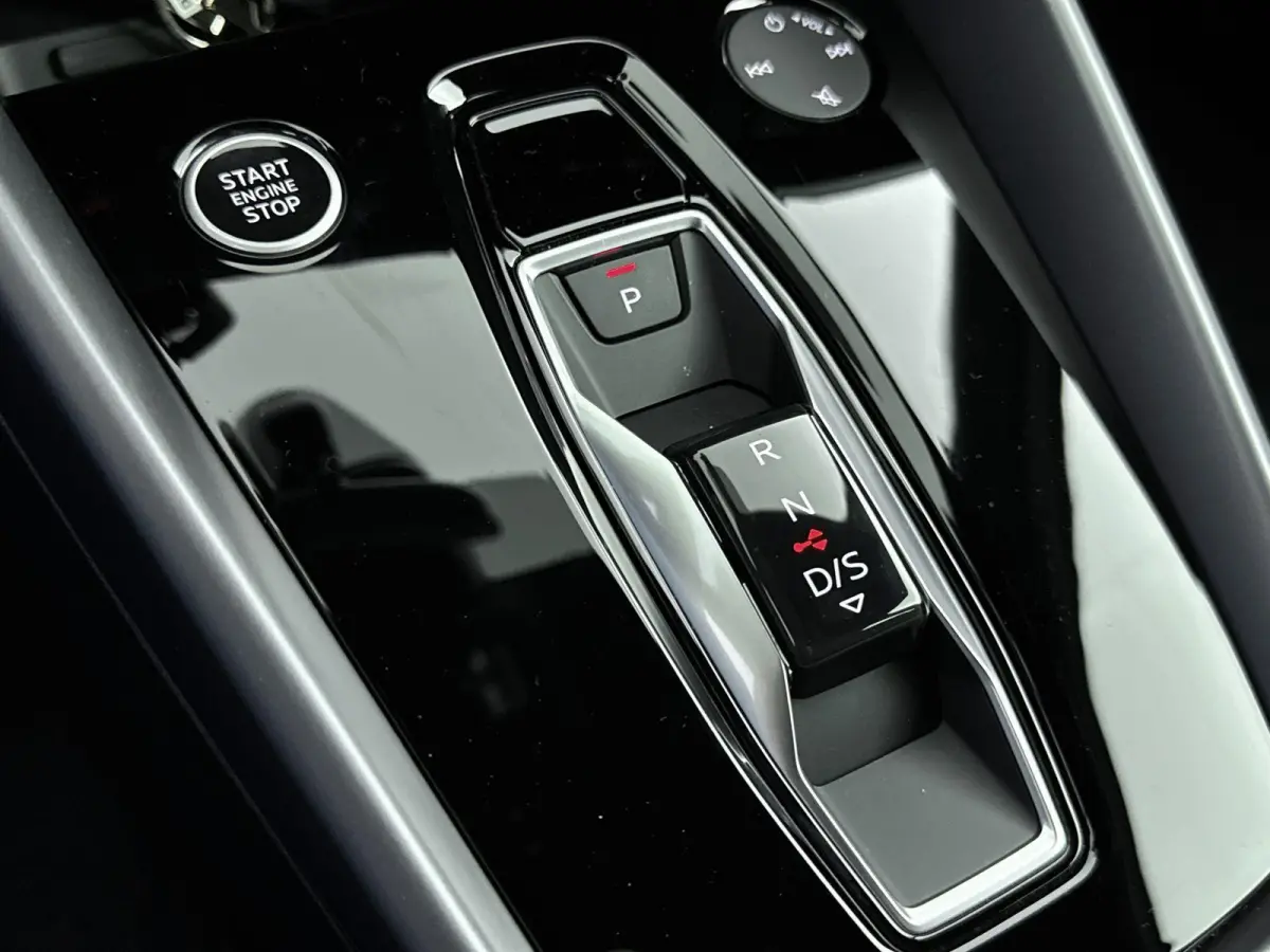 40 TFSI e S edition | Navigatie | 19 Inch Velgen | Stoelverwarming | Camera | Parkeersensoren |