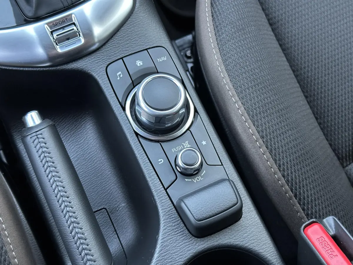 1.5 Skyactiv-G Luxury | Apple Carplay/PDC/Navi/LED koplamp/Climate Control
