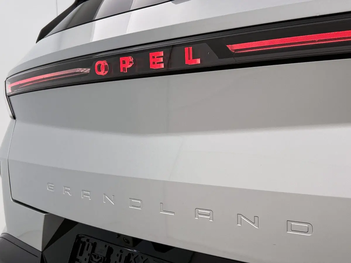 Business Edition 73 kWh 213pk Automaat | 8 JAAR GARANTIE | NIEUW | SNEL LEVERBAAR | 360 Camera | FOCAL Geluidsinstallatie | Elektrische Achterklep | warmtepomp | Head-Up Display | Navigatie 