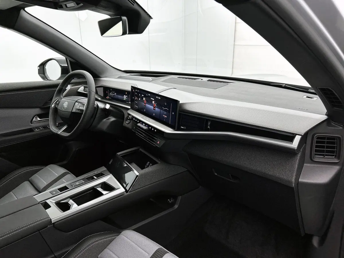 Business Edition 73 kWh 213pk Automaat | 8 JAAR GARANTIE | NIEUW | SNEL LEVERBAAR | 360 Camera | FOCAL Geluidsinstallatie | Elektrische Achterklep | warmtepomp | Head-Up Display | Navigatie 