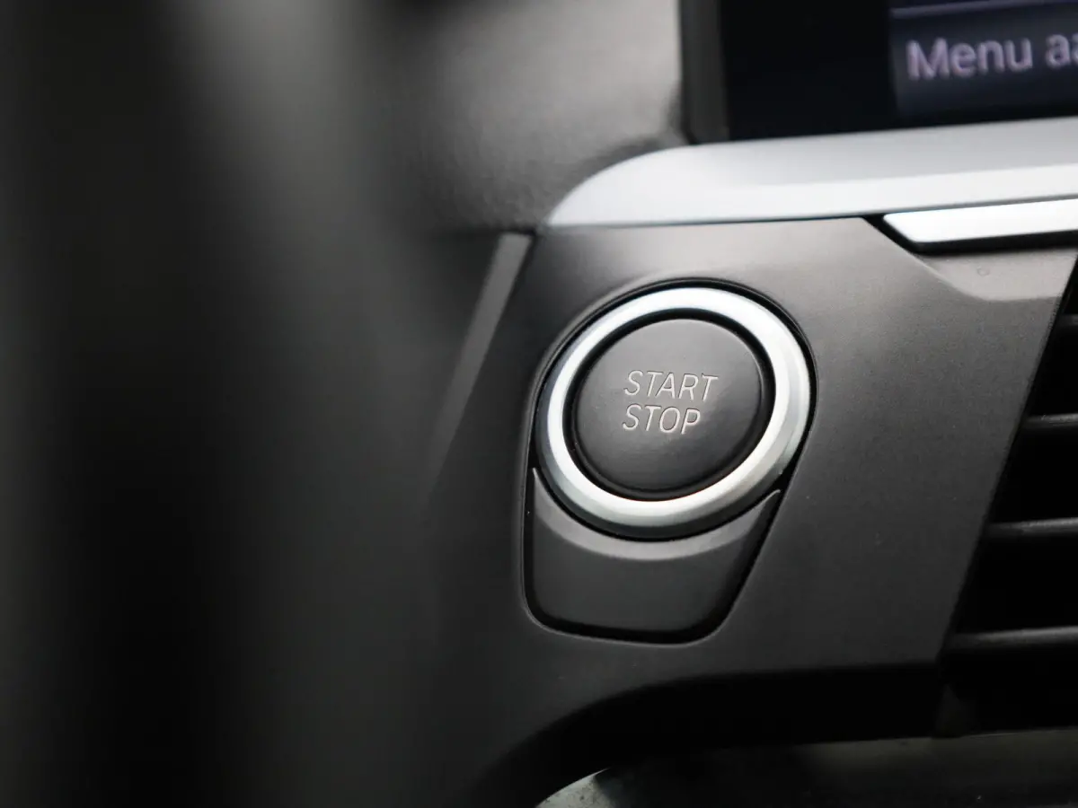 xDrive30e | PANORAMADAK | STOEL-STUURWIELVERWARMING | APPLE CARPLAY-ANDRIOD AUTO | CAMERA | DIGITAAL COCKPIT | NAVIGATIE