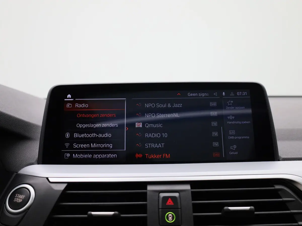 xDrive30e | PANORAMADAK | STOEL-STUURWIELVERWARMING | APPLE CARPLAY-ANDRIOD AUTO | CAMERA | DIGITAAL COCKPIT | NAVIGATIE