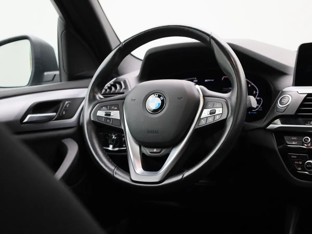 xDrive30e | PANORAMADAK | STOEL-STUURWIELVERWARMING | APPLE CARPLAY-ANDRIOD AUTO | CAMERA | DIGITAAL COCKPIT | NAVIGATIE