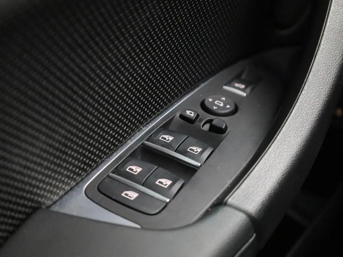 xDrive30e | PANORAMADAK | STOEL-STUURWIELVERWARMING | APPLE CARPLAY-ANDRIOD AUTO | CAMERA | DIGITAAL COCKPIT | NAVIGATIE
