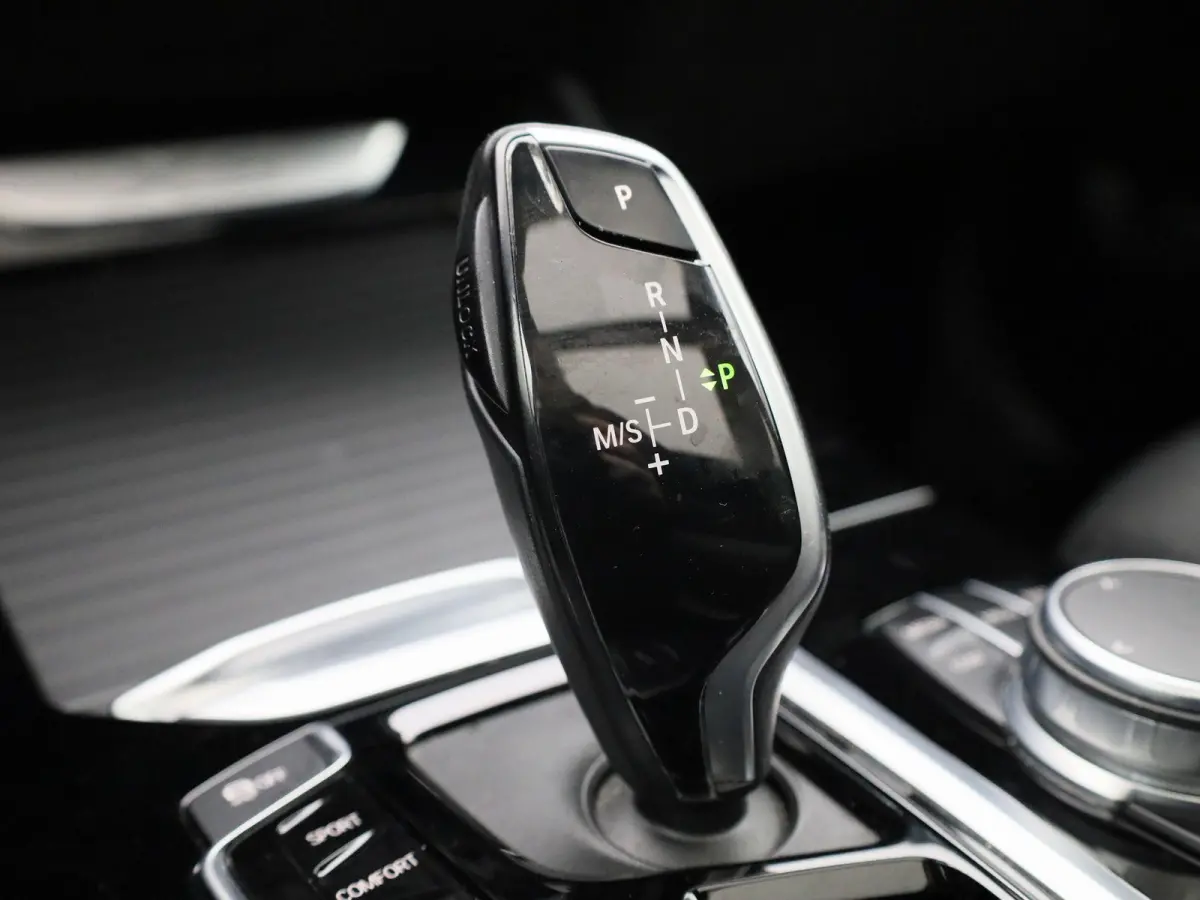 xDrive30e | PANORAMADAK | STOEL-STUURWIELVERWARMING | APPLE CARPLAY-ANDRIOD AUTO | CAMERA | DIGITAAL COCKPIT | NAVIGATIE