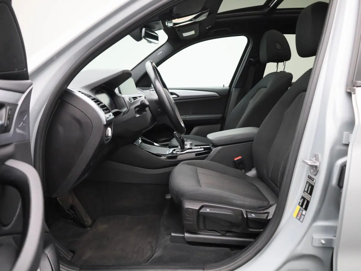 xDrive30e | PANORAMADAK | STOEL-STUURWIELVERWARMING | APPLE CARPLAY-ANDRIOD AUTO | CAMERA | DIGITAAL COCKPIT | NAVIGATIE