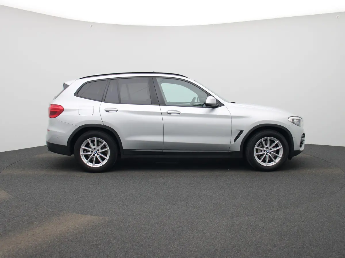 xDrive30e | PANORAMADAK | STOEL-STUURWIELVERWARMING | APPLE CARPLAY-ANDRIOD AUTO | CAMERA | DIGITAAL COCKPIT | NAVIGATIE