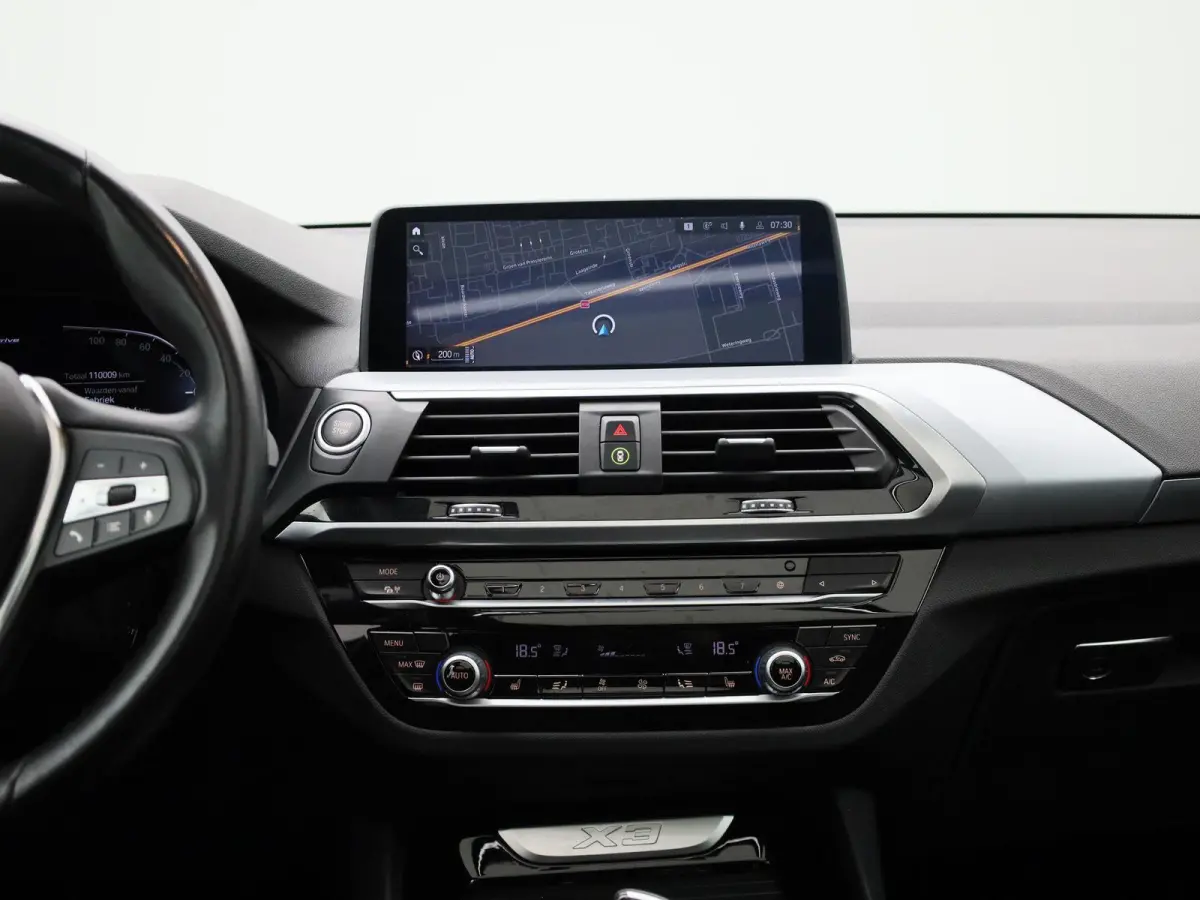 xDrive30e | PANORAMADAK | STOEL-STUURWIELVERWARMING | APPLE CARPLAY-ANDRIOD AUTO | CAMERA | DIGITAAL COCKPIT | NAVIGATIE