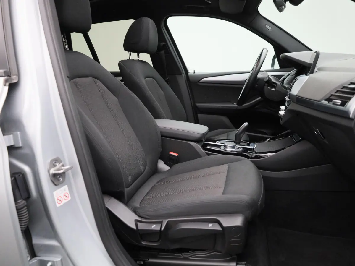 xDrive30e | PANORAMADAK | STOEL-STUURWIELVERWARMING | APPLE CARPLAY-ANDRIOD AUTO | CAMERA | DIGITAAL COCKPIT | NAVIGATIE
