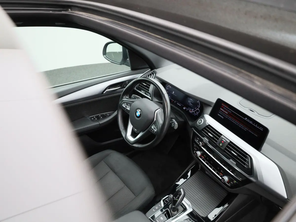 xDrive30e | PANORAMADAK | STOEL-STUURWIELVERWARMING | APPLE CARPLAY-ANDRIOD AUTO | CAMERA | DIGITAAL COCKPIT | NAVIGATIE