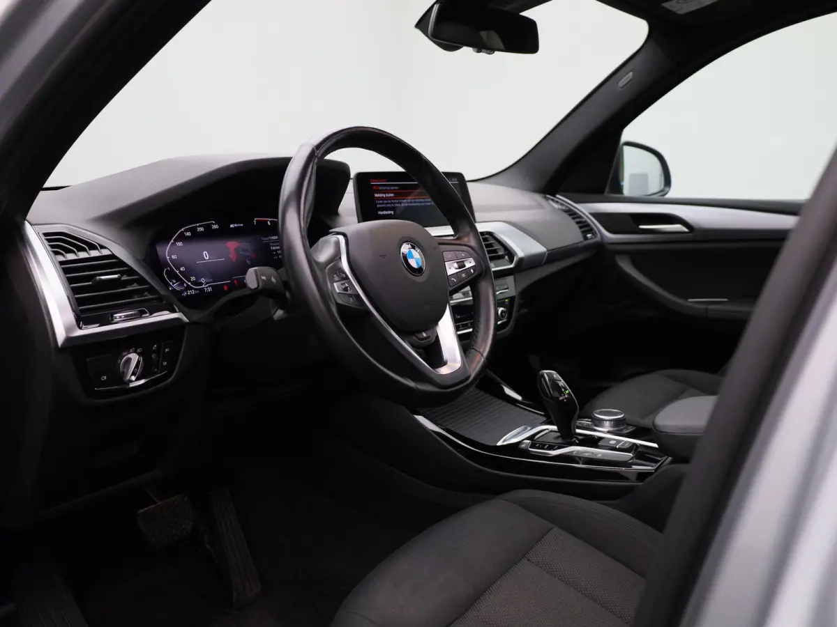 xDrive30e | PANORAMADAK | STOEL-STUURWIELVERWARMING | APPLE CARPLAY-ANDRIOD AUTO | CAMERA | DIGITAAL COCKPIT | NAVIGATIE