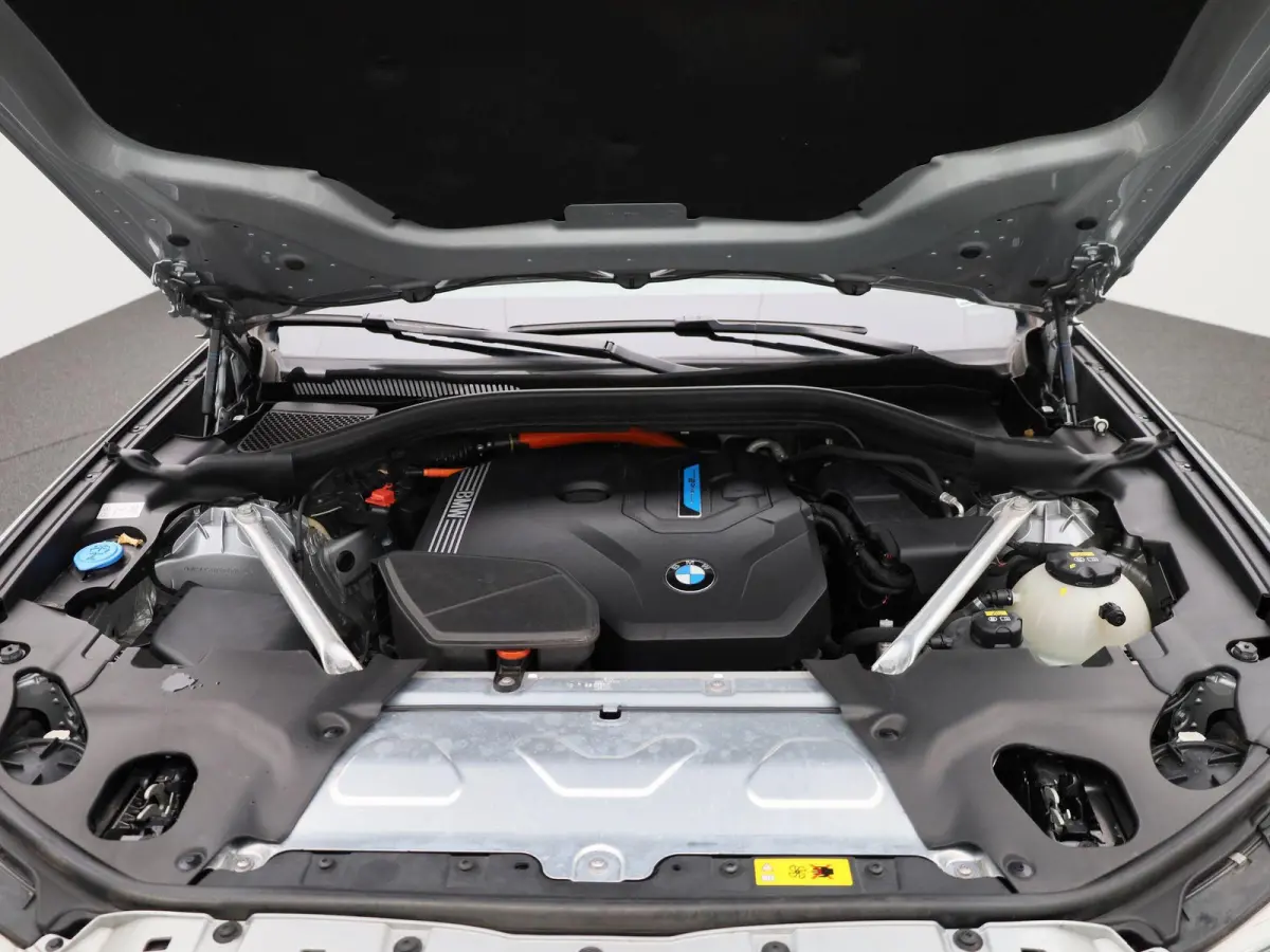 xDrive30e | PANORAMADAK | STOEL-STUURWIELVERWARMING | APPLE CARPLAY-ANDRIOD AUTO | CAMERA | DIGITAAL COCKPIT | NAVIGATIE