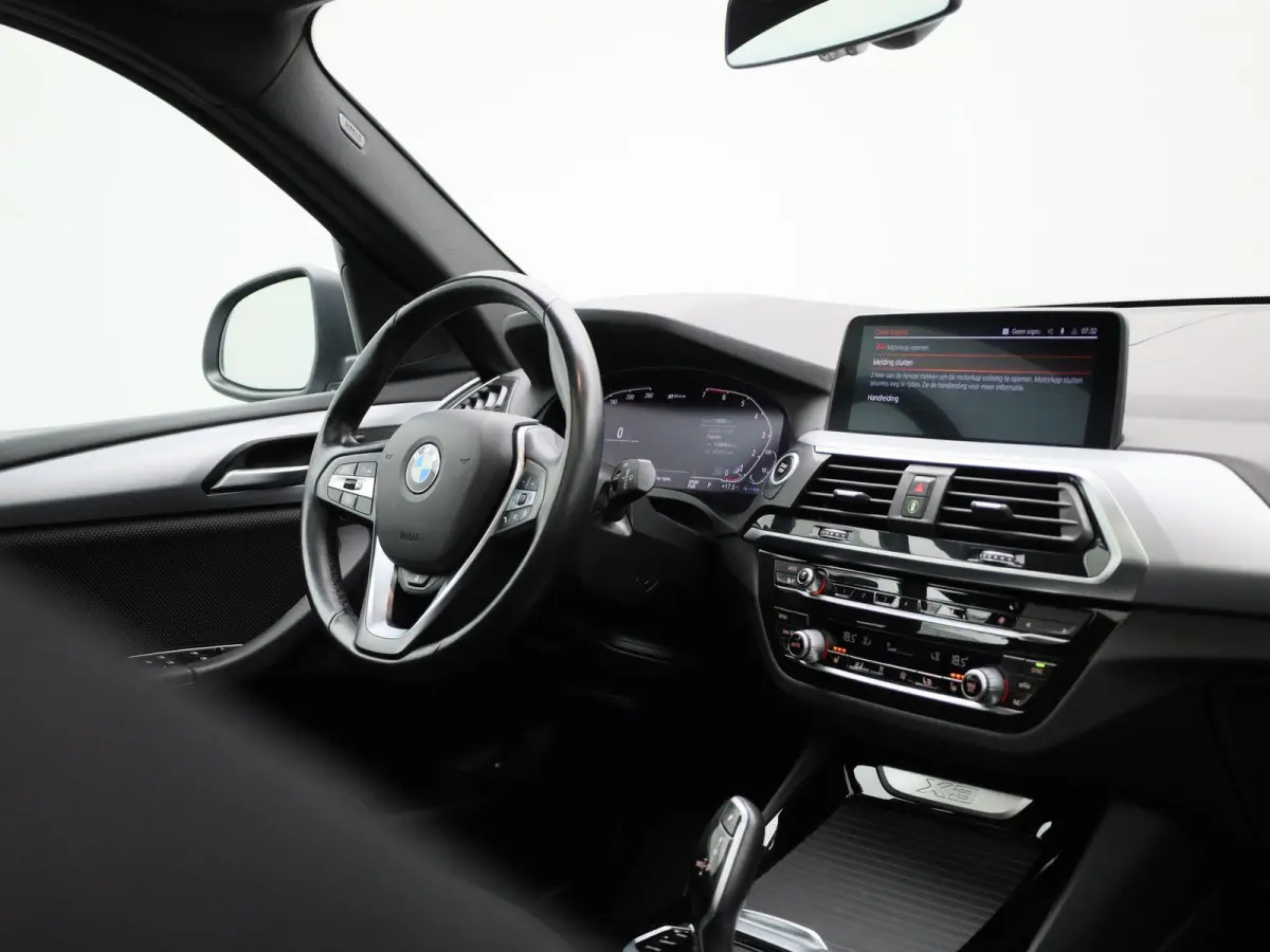 xDrive30e | PANORAMADAK | STOEL-STUURWIELVERWARMING | APPLE CARPLAY-ANDRIOD AUTO | CAMERA | DIGITAAL COCKPIT | NAVIGATIE