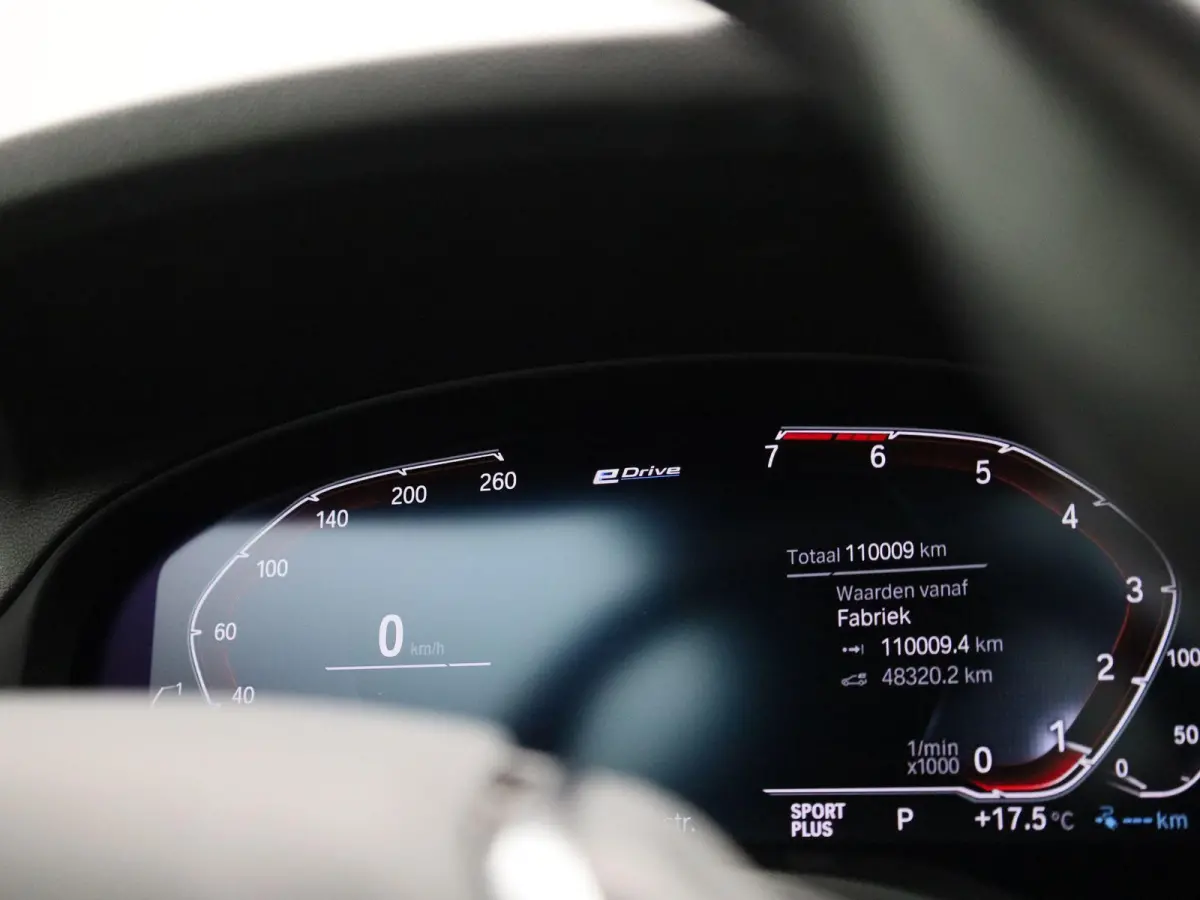 xDrive30e | PANORAMADAK | STOEL-STUURWIELVERWARMING | APPLE CARPLAY-ANDRIOD AUTO | CAMERA | DIGITAAL COCKPIT | NAVIGATIE