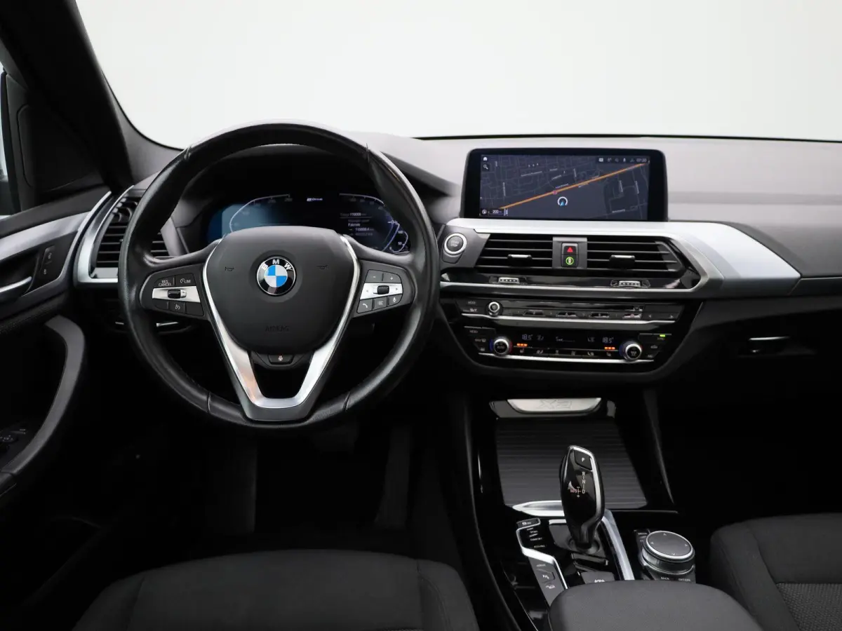 xDrive30e | PANORAMADAK | STOEL-STUURWIELVERWARMING | APPLE CARPLAY-ANDRIOD AUTO | CAMERA | DIGITAAL COCKPIT | NAVIGATIE