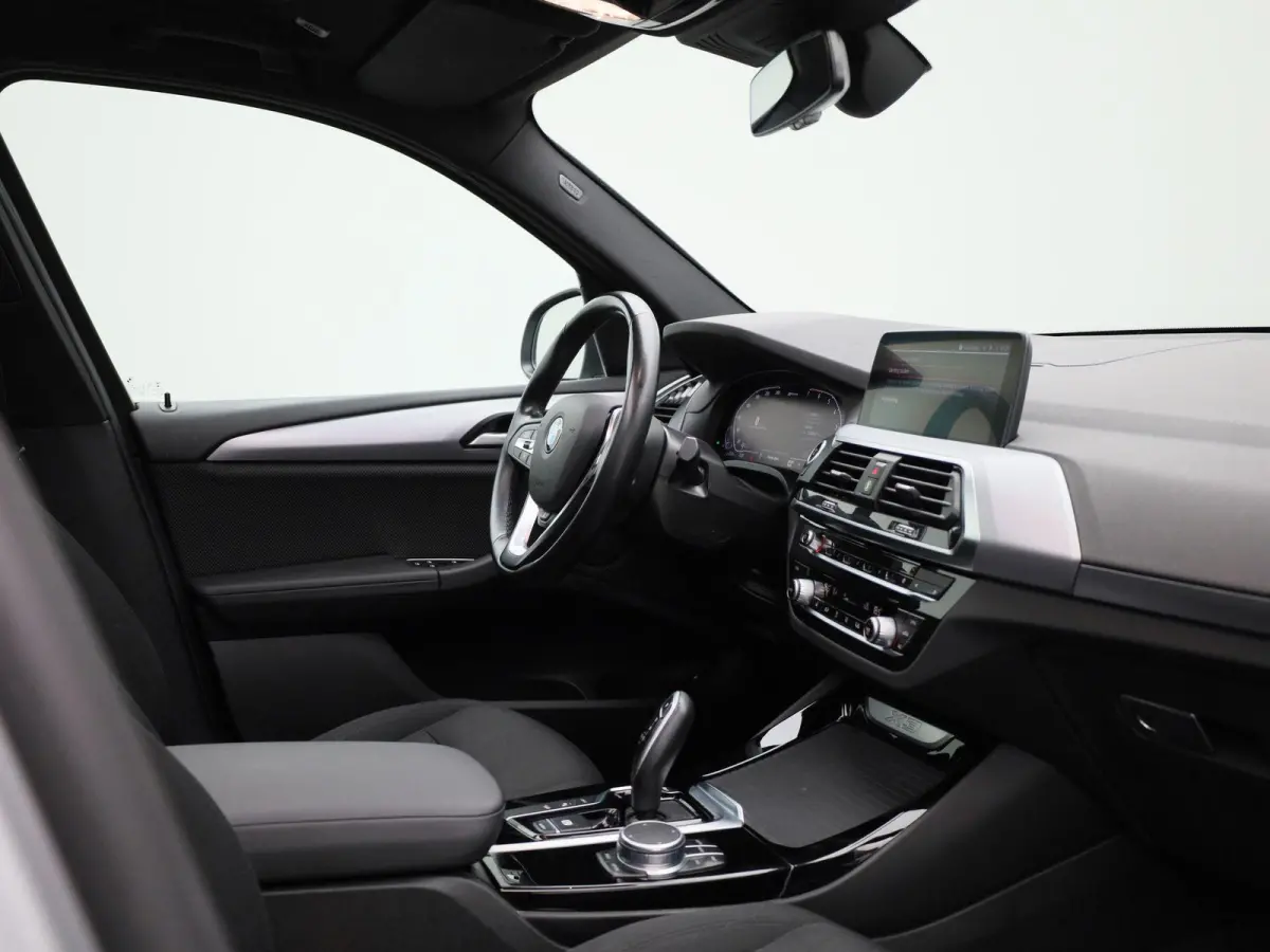 xDrive30e | PANORAMADAK | STOEL-STUURWIELVERWARMING | APPLE CARPLAY-ANDRIOD AUTO | CAMERA | DIGITAAL COCKPIT | NAVIGATIE