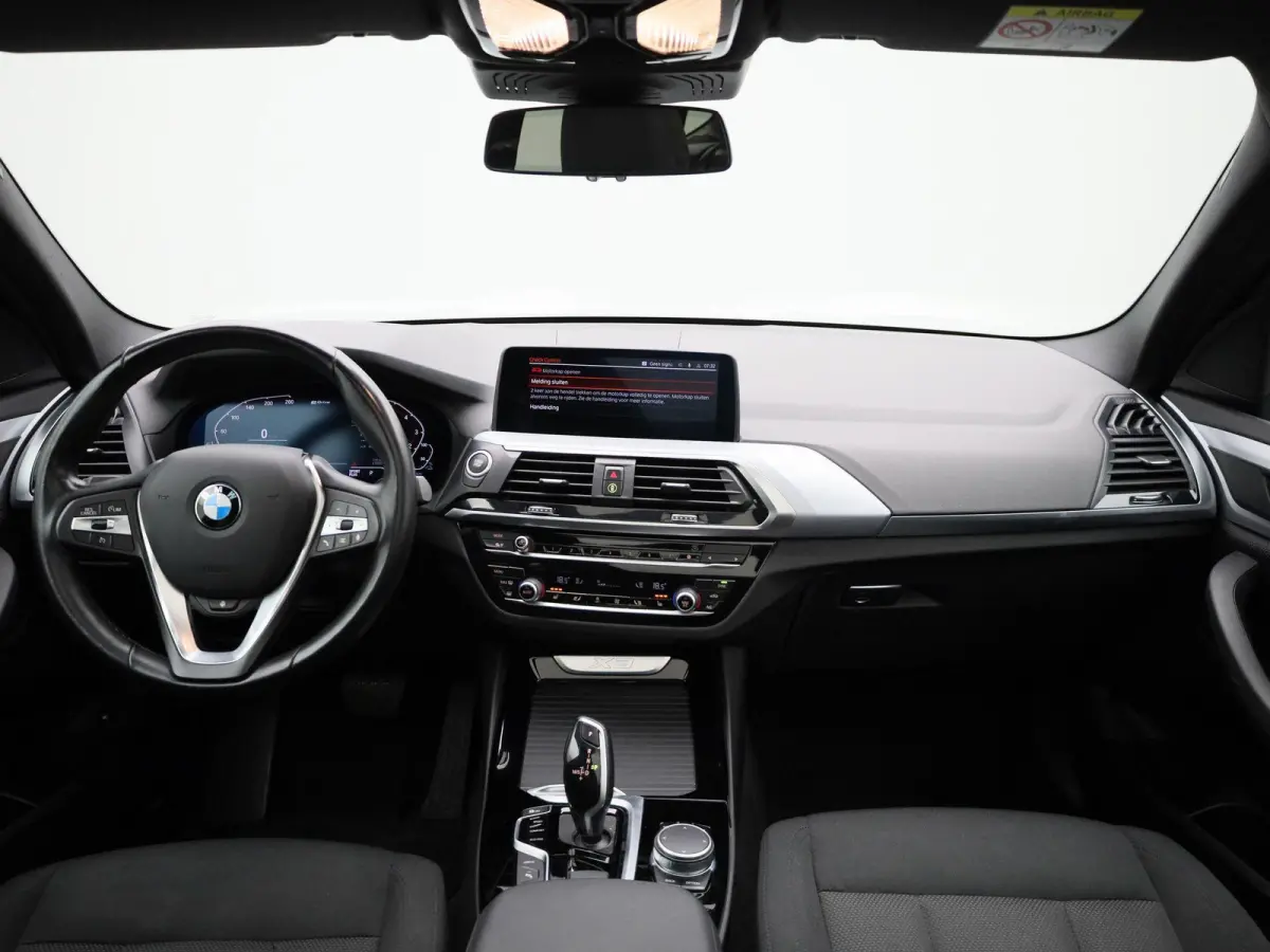 xDrive30e | PANORAMADAK | STOEL-STUURWIELVERWARMING | APPLE CARPLAY-ANDRIOD AUTO | CAMERA | DIGITAAL COCKPIT | NAVIGATIE