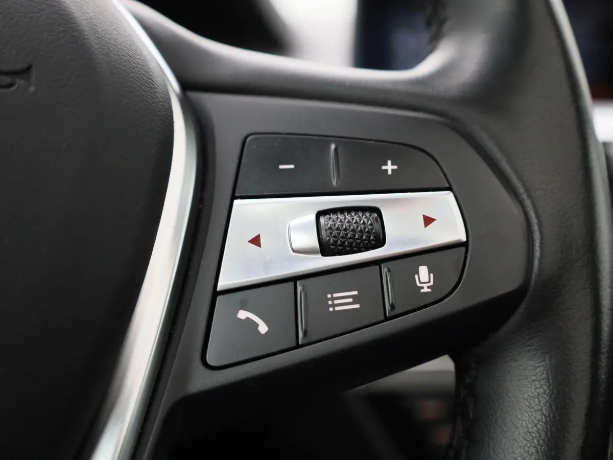 xDrive30e | PANORAMADAK | STOEL-STUURWIELVERWARMING | APPLE CARPLAY-ANDRIOD AUTO | CAMERA | DIGITAAL COCKPIT | NAVIGATIE