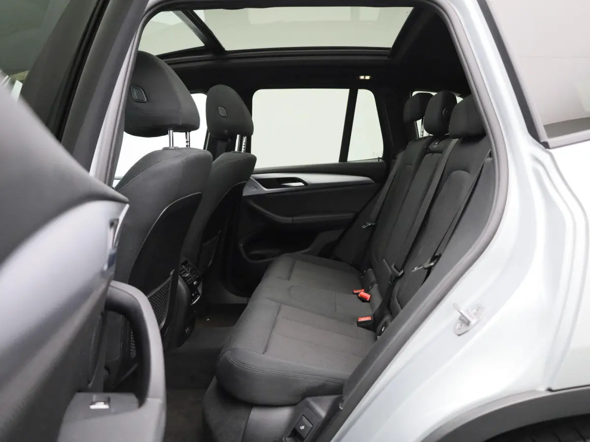 xDrive30e | PANORAMADAK | STOEL-STUURWIELVERWARMING | APPLE CARPLAY-ANDRIOD AUTO | CAMERA | DIGITAAL COCKPIT | NAVIGATIE