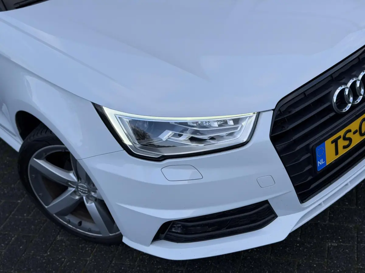1.0 TFSI S-Line / LED / Clima / Navi / 17”