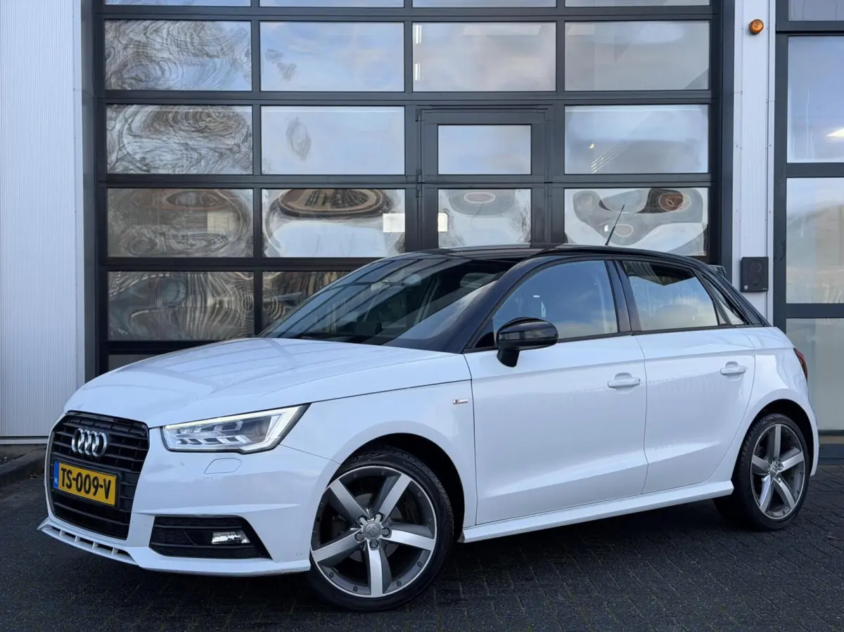 1.0 TFSI S-Line / LED / Clima / Navi / 17”