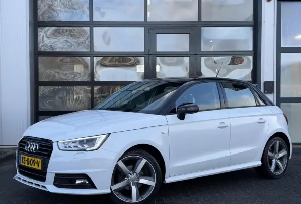 1.0 TFSI S-Line / LED / Clima / Navi / 17”