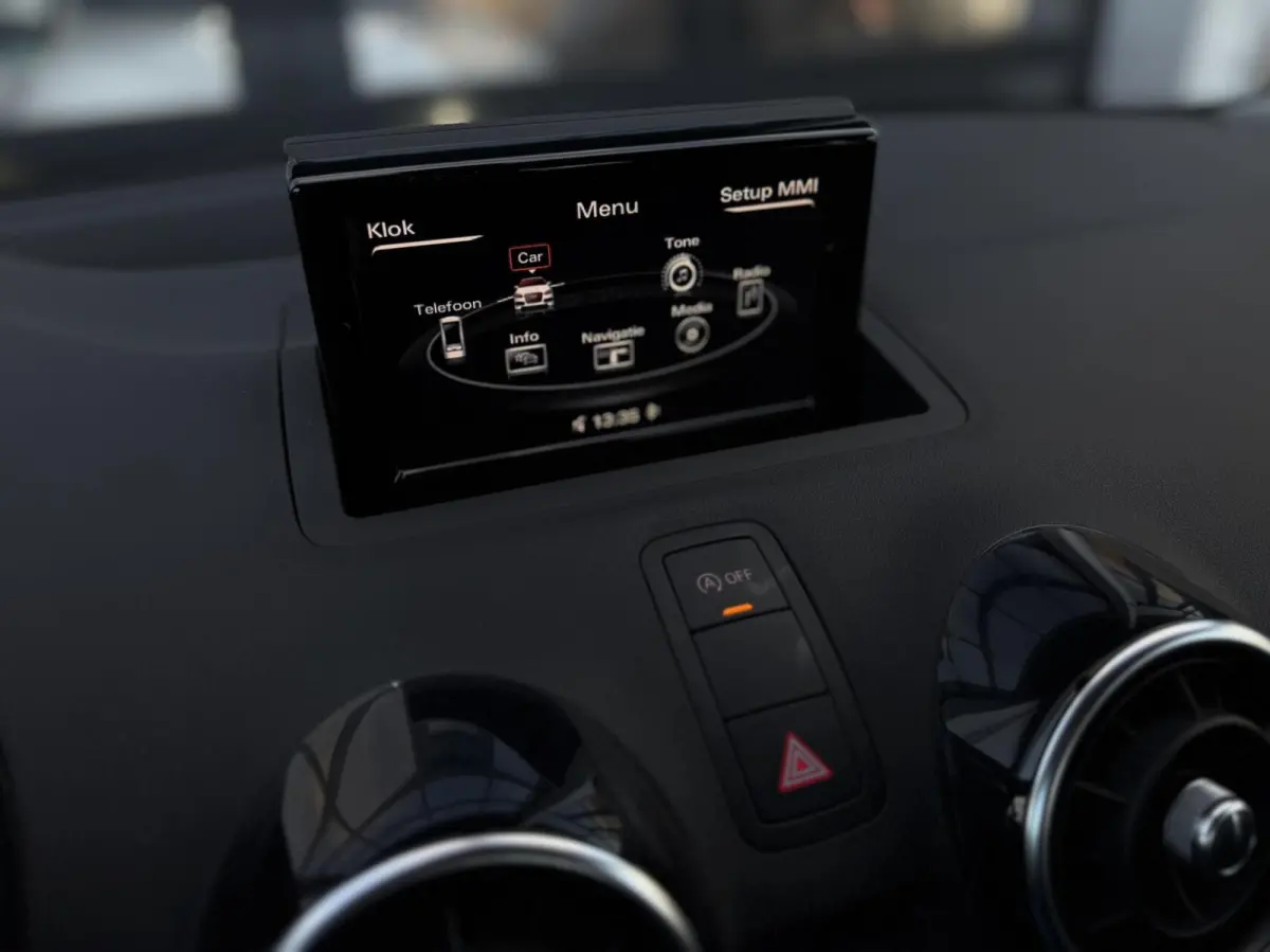 1.0 TFSI S-Line / LED / Clima / Navi / 17”