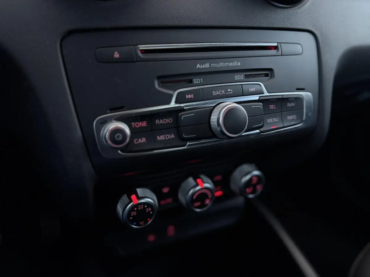 1.0 TFSI S-Line / LED / Clima / Navi / 17”