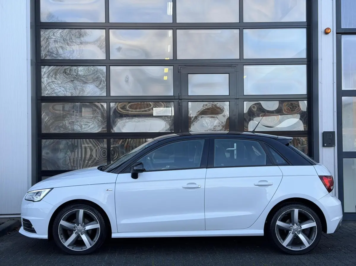 1.0 TFSI S-Line / LED / Clima / Navi / 17”