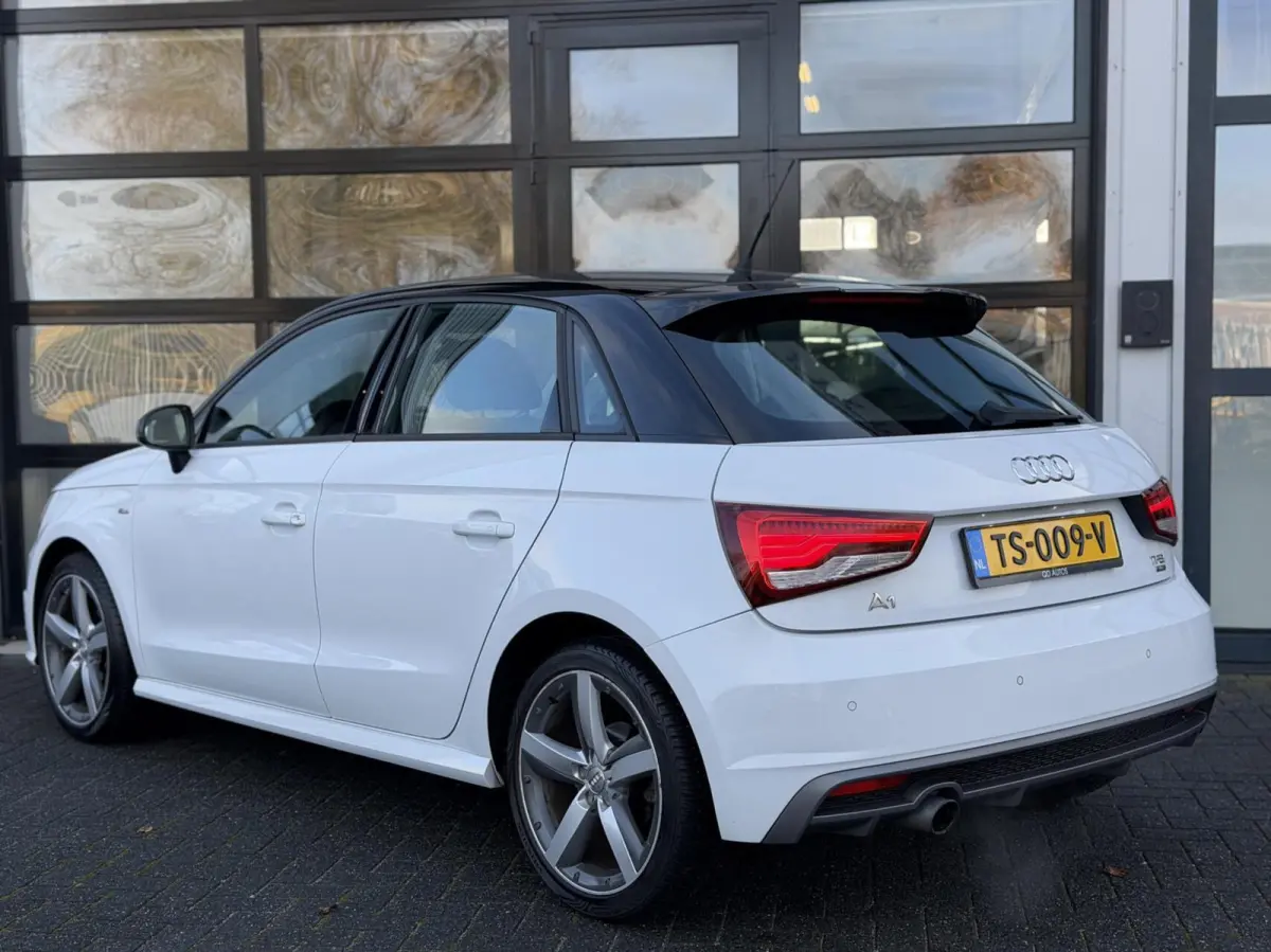 1.0 TFSI S-Line / LED / Clima / Navi / 17”