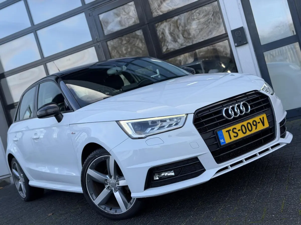 1.0 TFSI S-Line / LED / Clima / Navi / 17”