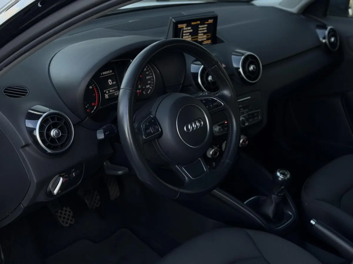 1.0 TFSI S-Line / LED / Clima / Navi / 17”
