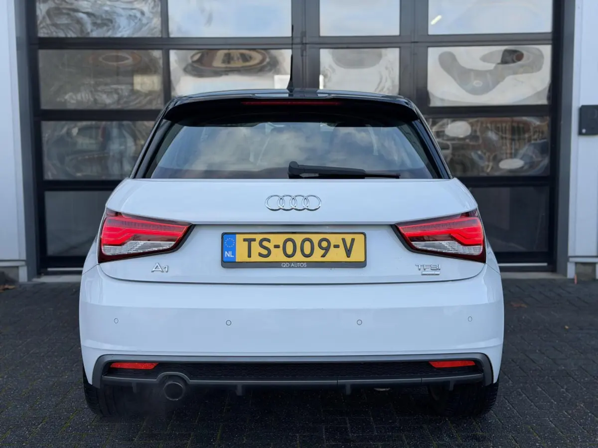 1.0 TFSI S-Line / LED / Clima / Navi / 17”