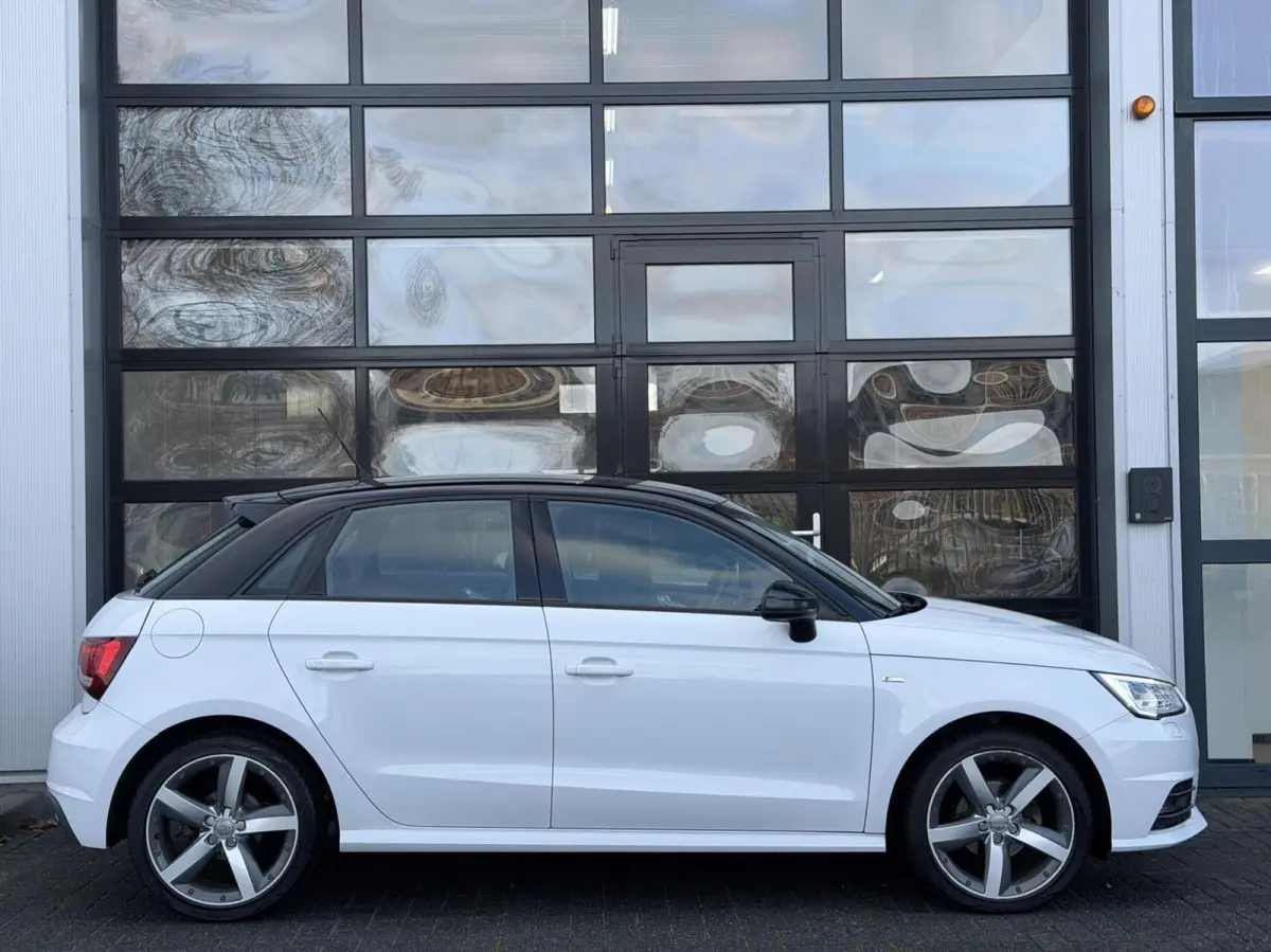 1.0 TFSI S-Line / LED / Clima / Navi / 17”