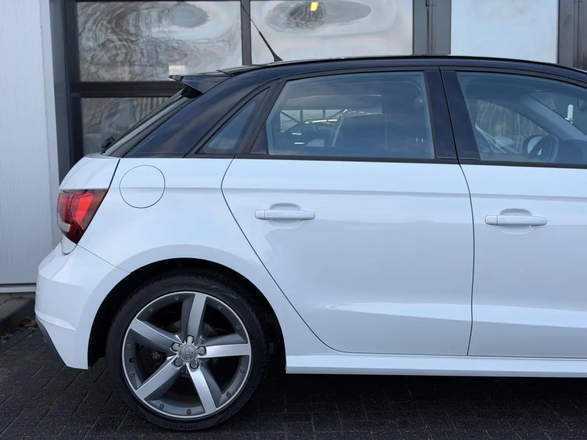 1.0 TFSI S-Line / LED / Clima / Navi / 17”
