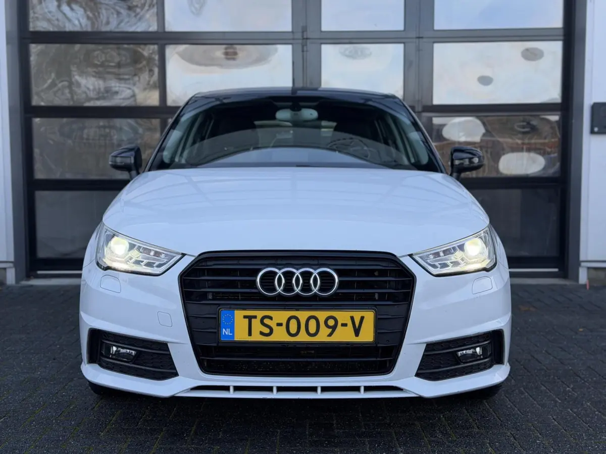 1.0 TFSI S-Line / LED / Clima / Navi / 17”