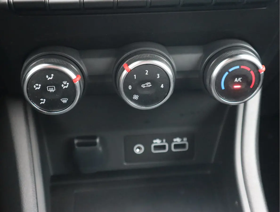 1.0 TCe 90 evolution Navi / Airco / Elekramen / LED / DAB