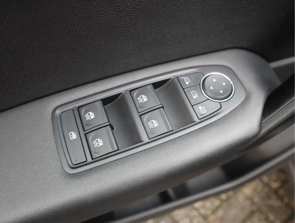 1.0 TCe 90 evolution Navi / Airco / Elekramen / LED / DAB