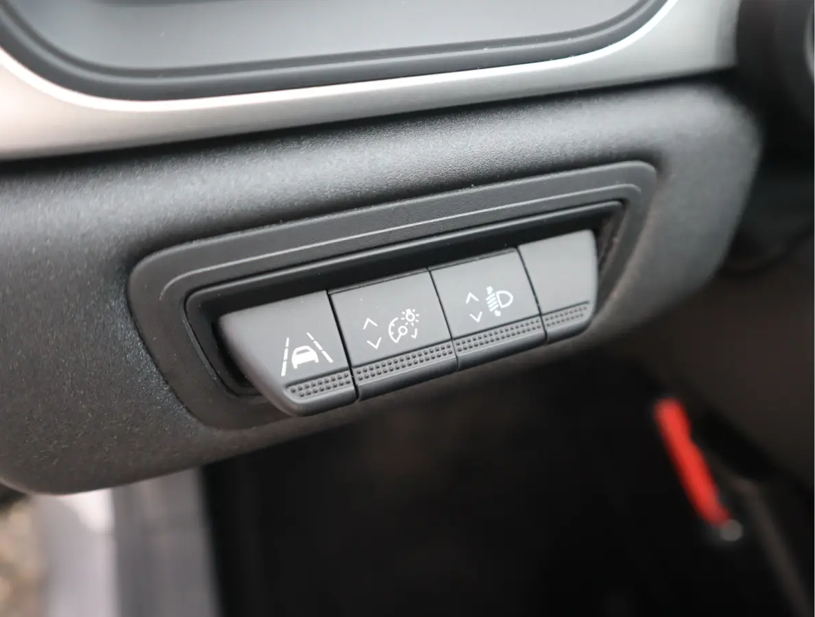 1.0 TCe 90 evolution Navi / Airco / Elekramen / LED / DAB