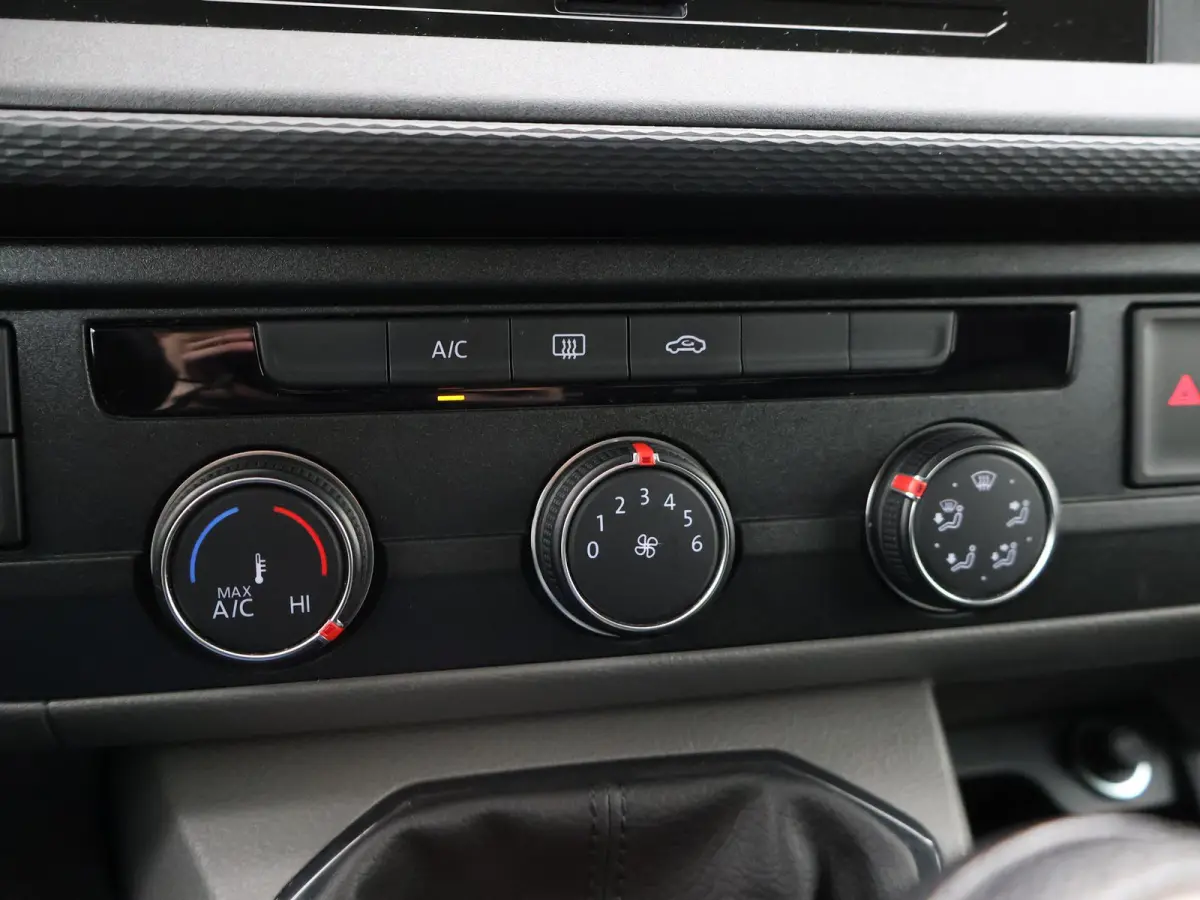 2.0 TDI L2H1 HIGHLINE | LMV | TREKHAAK | APPLE CARPLAY | CAMERA | COMFORSTOELEN