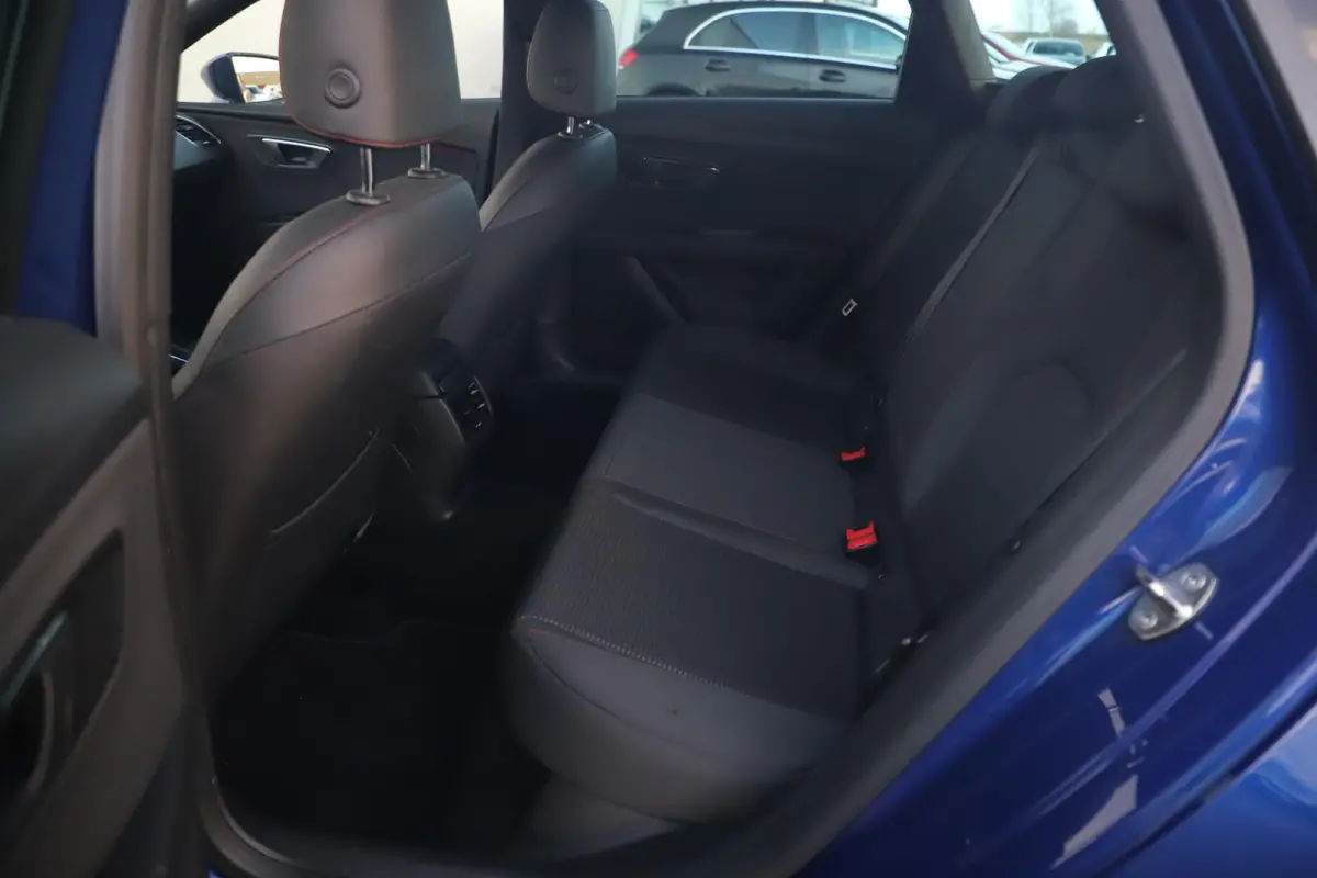 1.0 TSI FR Business Intense 116PK Virtual Keyless 17 inch Navigatie Achteruitrijcamera Stoelverwarming Sfeerverlichting Adaptive Cruise Parkeersensor Beats Audio