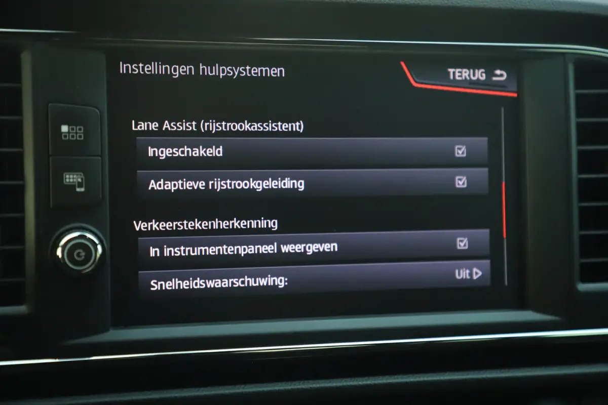 1.0 TSI FR Business Intense 116PK Virtual Keyless 17 inch Navigatie Achteruitrijcamera Stoelverwarming Sfeerverlichting Adaptive Cruise Parkeersensor Beats Audio