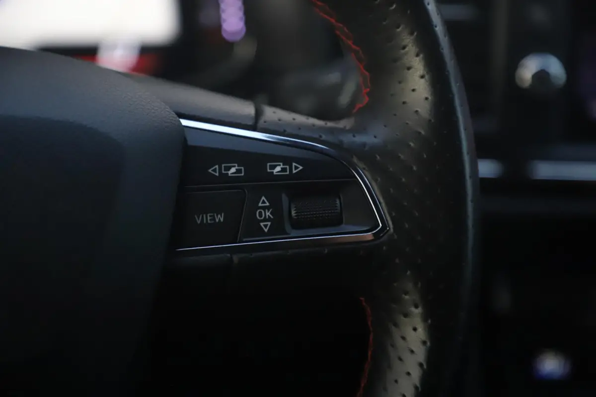 1.0 TSI FR Business Intense 116PK Virtual Keyless 17 inch Navigatie Achteruitrijcamera Stoelverwarming Sfeerverlichting Adaptive Cruise Parkeersensor Beats Audio