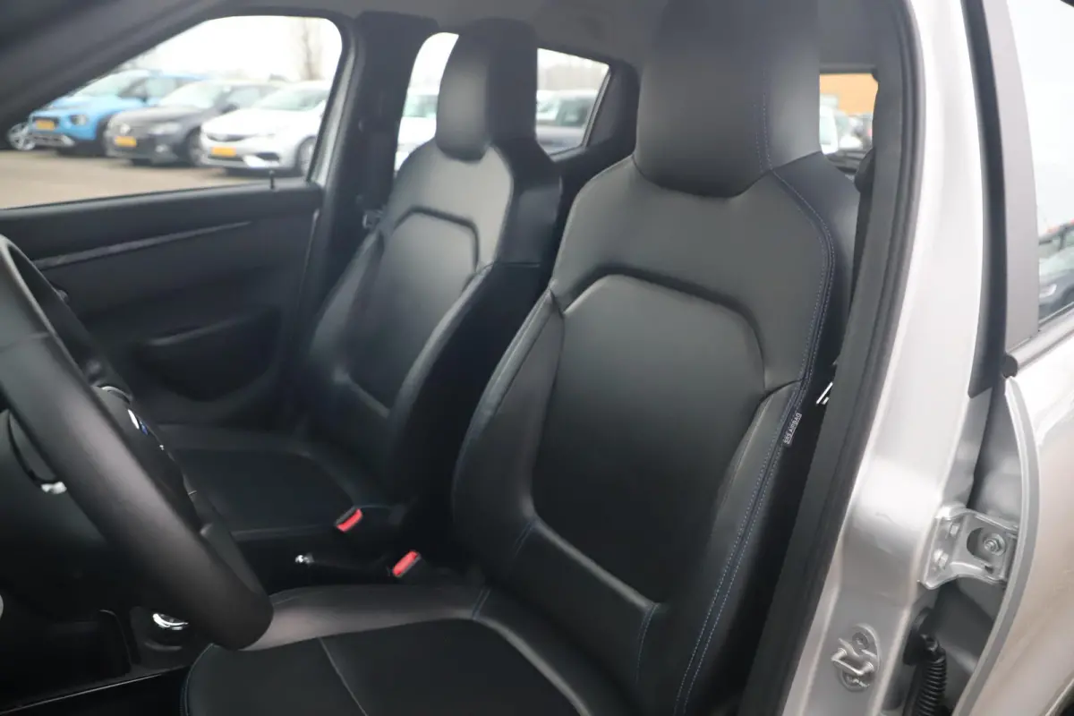 Business 27 kWh Automaat Leder Navigatie Camera Airco Cruise Limiter 14 inch LMV Elektrische Ramen Dealer Onderhouden!