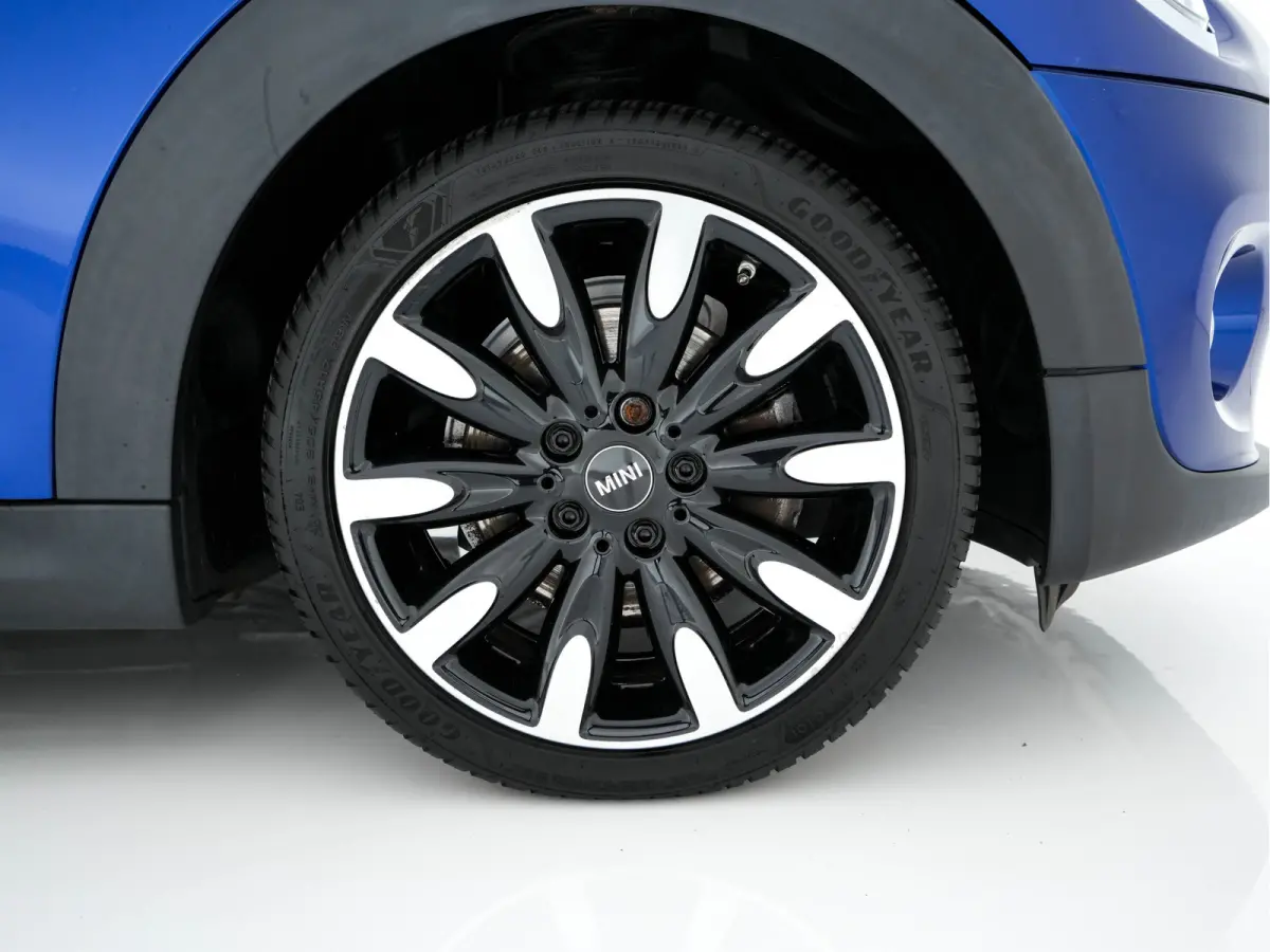 Mini 1.5 Chili *LEATHER | FULL-LED | HEATED-SPORTSEATS | KEYLESS | NAVI-FULLMAP | ECC | PDC | CRUISE | AMBIENTLIGHT | AIRSCARF | 18''ALU*