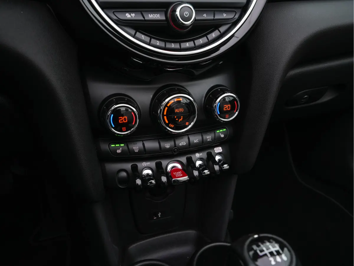 Mini 1.5 Chili *LEATHER | FULL-LED | HEATED-SPORTSEATS | KEYLESS | NAVI-FULLMAP | ECC | PDC | CRUISE | AMBIENTLIGHT | AIRSCARF | 18''ALU*