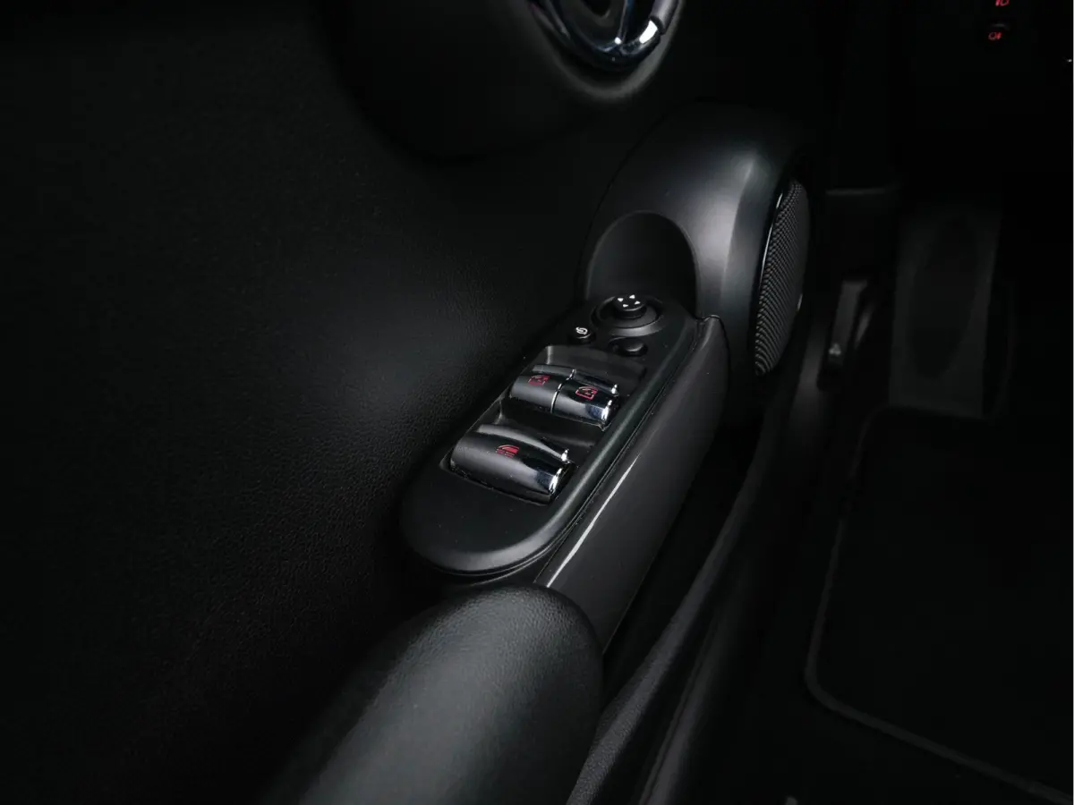 Mini 1.5 Chili *LEATHER | FULL-LED | HEATED-SPORTSEATS | KEYLESS | NAVI-FULLMAP | ECC | PDC | CRUISE | AMBIENTLIGHT | AIRSCARF | 18''ALU*